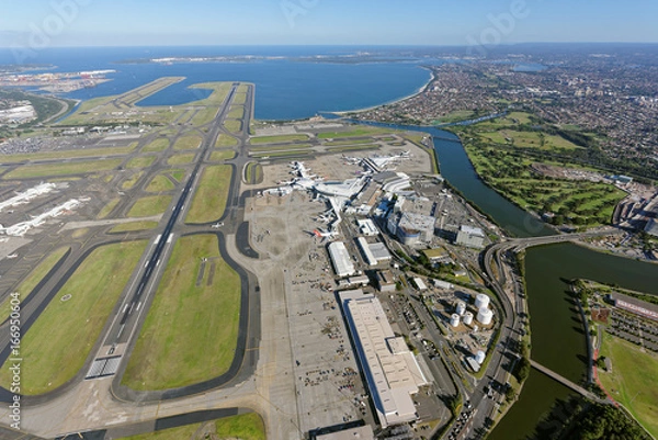 Obraz Sydney Airport, International Terminal, looking south along Runway 16R towards Botany Bay