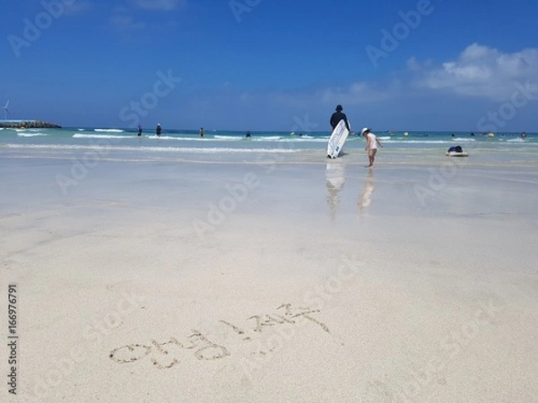 Obraz 모래위에 쓴 안녕제주글씨와 바다