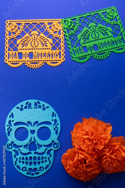 Obraz Day of the Dead altar decorations with papel picado, skull cutout and marigolds