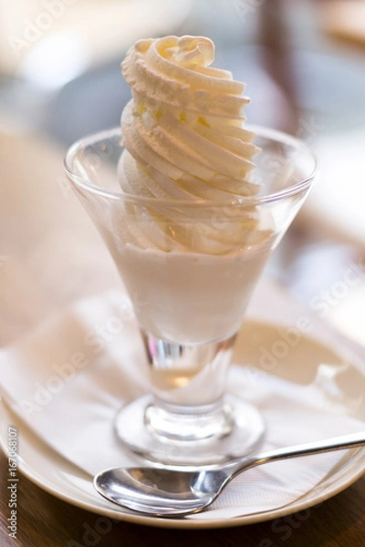Fototapeta グラスに入ったソフトクリーム