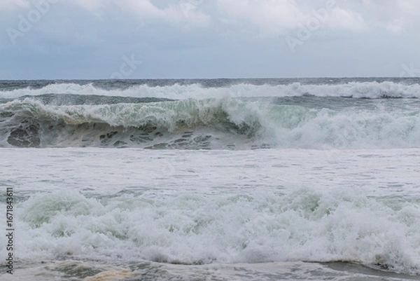 Obraz Ocean Waves Crashing on the Shore During an Overcast Day from Hurricane Erin Off Shore