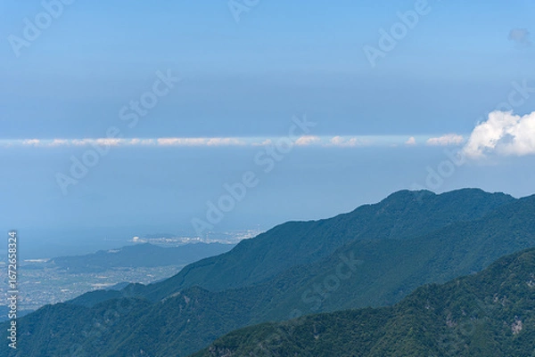 Fototapeta 空に雲の筋ができる自然現象