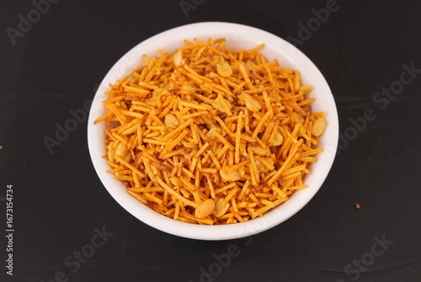 Fototapeta Indian fasting upwas items eaten during fesivals as religious belief. Snacks like potato chips, tikha chivda, french fries, farali pizza with jain sauce.Breakfast lunch platter indian