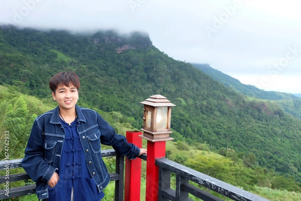 Obraz Tourists travel to enjoy the cold mountain atmosphere.