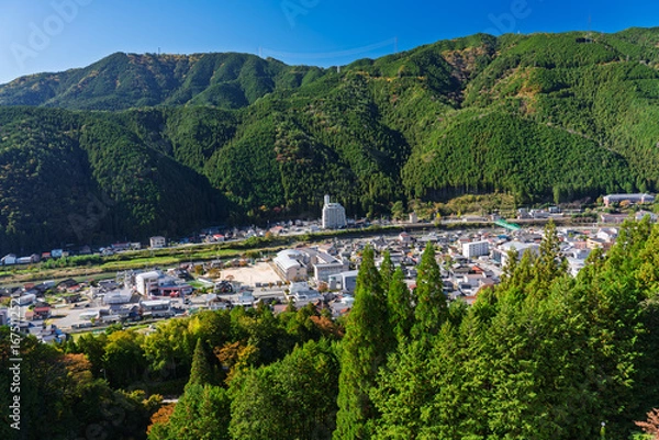 Obraz 飛騨川と下呂温泉街　岐阜県下呂市