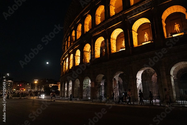 Obraz Roman Colosseum Illuminated at Night with Moon in Background
