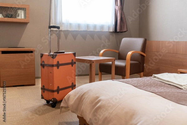 Obraz 部屋に置かれたスーツケース