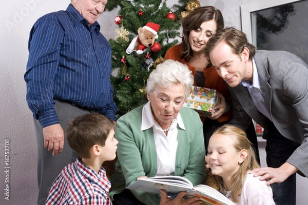 Obraz großmutter liest vor