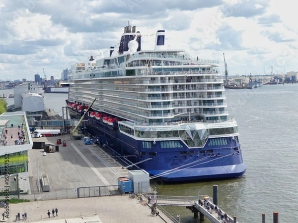 Fototapeta Cruise ship in the harbor