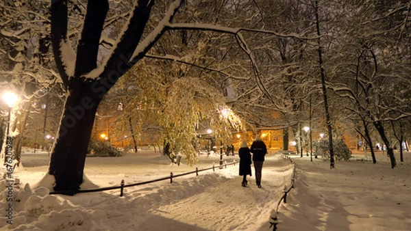 Fototapeta Kraków, Poland.  Planty Park, a city park in surrounding the Old Town. It was founded in 1822–1830, has an area of ​​21 ha and is approximately 4 km long