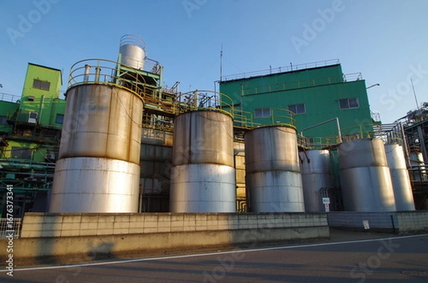 Obraz 工場と円柱形のタンク