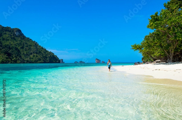 Obraz Scenics View of  Woman Walking on Tropical Island Beach