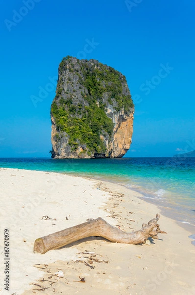 Obraz Scenics View of Tropical Island Beach Against Tall Island