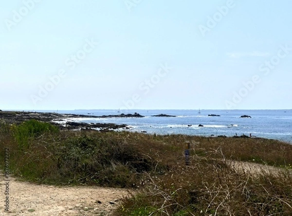 Fototapeta Quiberon, August 2025: Hiking around the Quiberon peninsula in the Gulf of Morbihan in Brittany - View of the wild coast
