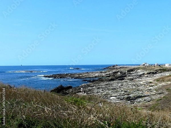 Fototapeta Quiberon, August 2025: Hiking around the Quiberon peninsula in the Gulf of Morbihan in Brittany - View of the wild coast
