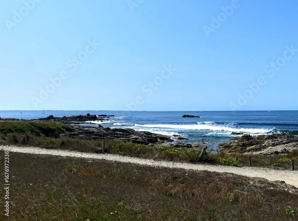 Fototapeta Quiberon, August 2025: Hiking around the Quiberon peninsula in the Gulf of Morbihan in Brittany - View of the wild coast
