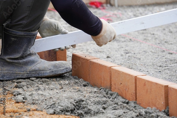 Obraz Brick Exterior Construction Work（レンガを使った外構工事の作業風景）