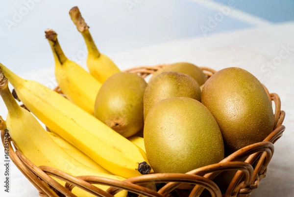 Fototapeta キウイフルーツ、甘酸っぱい、爽やかな甘みのフルーツ