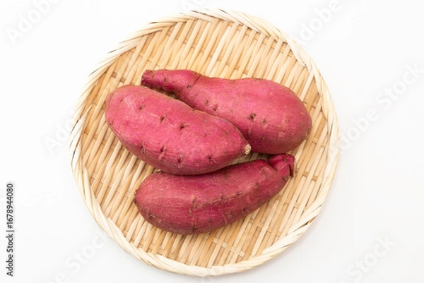 Fototapeta 笊に乗ったさつまいも　白バック
