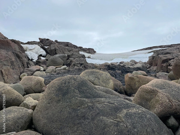 Obraz Huge stones and snow on the Dragon Beach on the shore of the Barents Sea. Teryberka, Russia