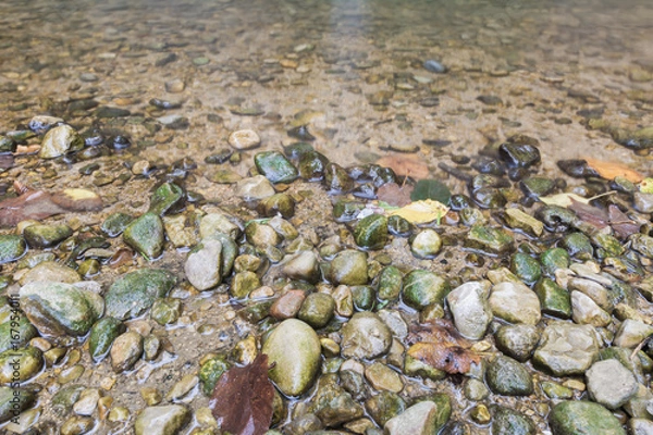 Fototapeta Wasser mit Steinen