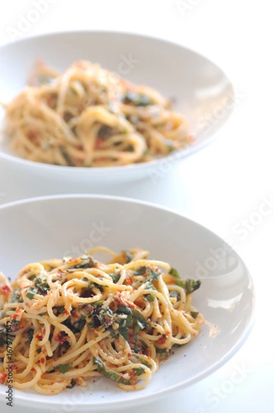 Obraz spagetti with chilli oil and basil