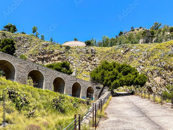 Obraz The trail leading up Monte Pellegrino in Palermo