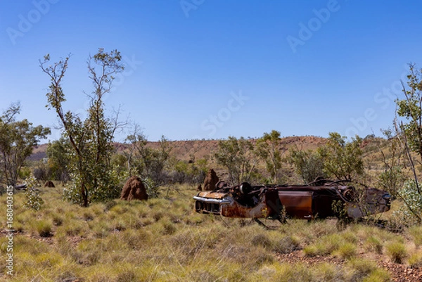 Fototapeta An old car in the Australian bush, rusty and abandoned.