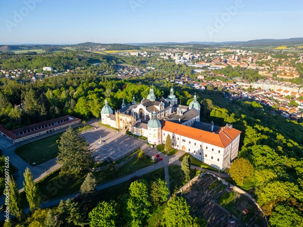 Fototapeta The Baroque complex of Holy Mountain in Pribram stands amidst lush greenery, serving as an important pilgrimage destination with historical and spiritual significance, attracting visitors year-round.