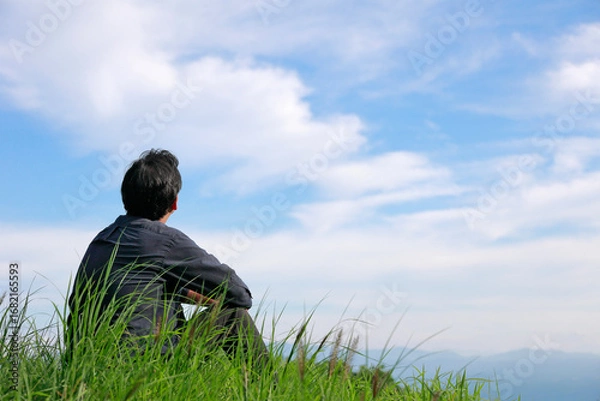 Obraz 青空を見上げる男性