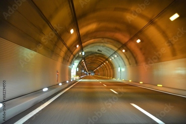 Obraz 高速道路のトンネル