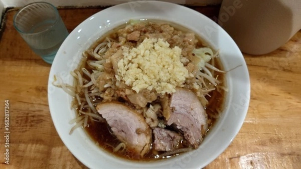 Fototapeta ニンニクたっぷりの二郎系ラーメン