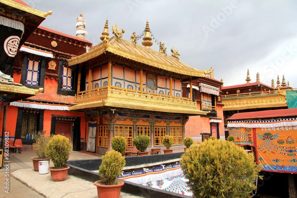 Fototapeta a Tibetan style palace, as part of Potala Palace, with many windows, curtain, Brick wall, Potala Palace square, Tibet Admiralty, golden chimes and Colored prayer
