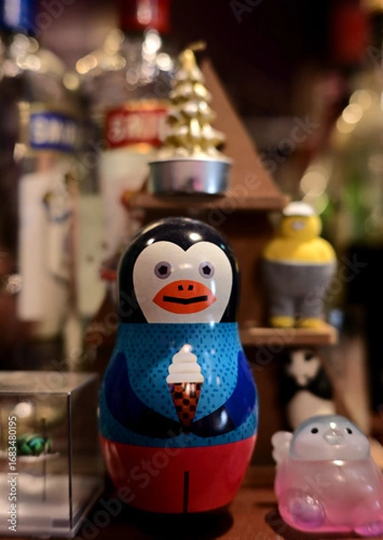 Obraz ペンギン人形のいるバーの風景