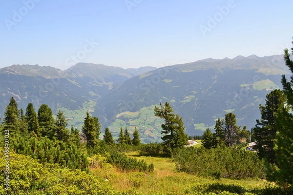 Obraz Berglandschaft mit blauem Himmel