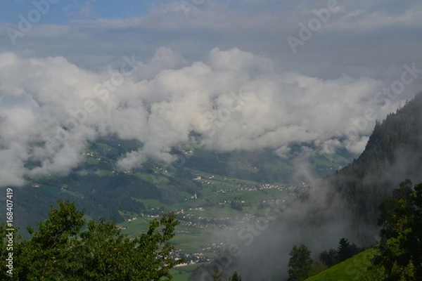 Obraz Berglandschaft mit Wolken