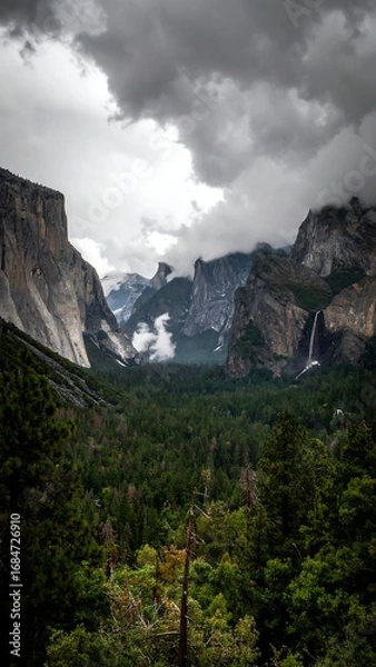 Fototapeta Yosemite Valley under dramatic sky