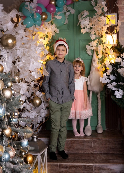Fototapeta Family portrait in festive clothes against the backdrop of golden lights and Christmas decor.