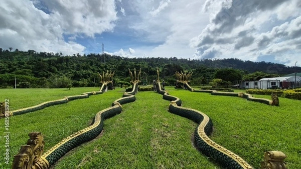 Obraz Green grass and giant snake statue