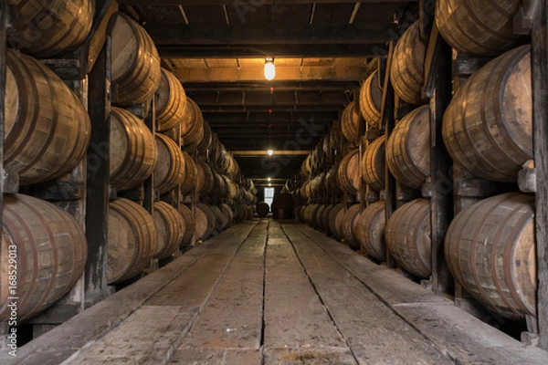 Obraz Niski kąt chodnika magazynu starzenia Bourbon