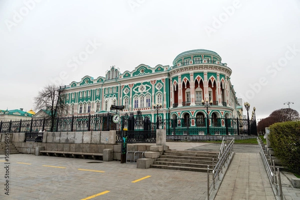 Fototapeta House Sevastyanov in Yekaterinburg, view from front. Decor of the windows of the house of Sevastyanov. Building built in the first quarter of XIX century