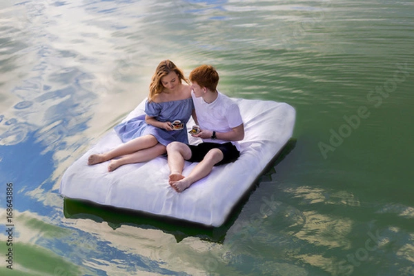 Fototapeta Pair the mattress with daisies , a date on the river , floating.