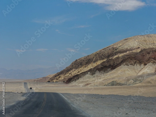 Fototapeta Wüste, Strasse und Oldtimer