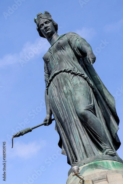 Fototapeta La colonne de la déesse à Lille est un monument commémoratif, inauguré le 8 octobre 1845