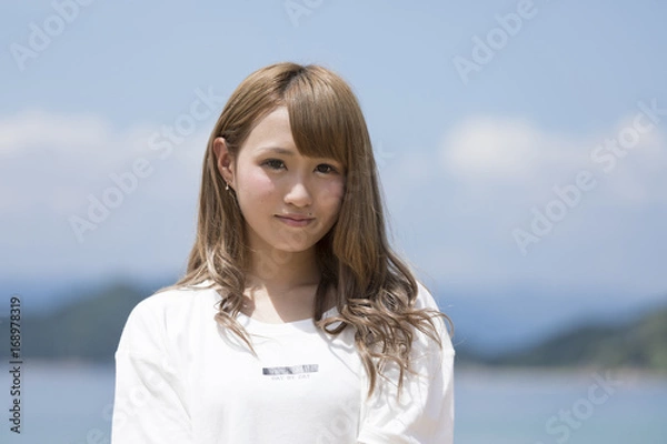 Fototapeta 海と青空と女の子