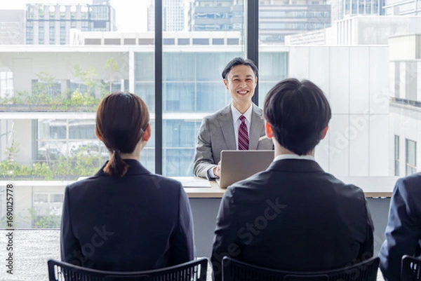 Fototapeta 面接　就活　イメージ　学生と向き合う男女の面接官