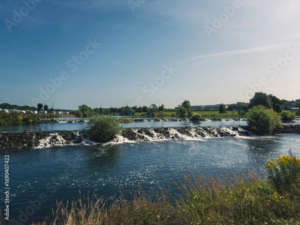 Obraz Fluss mit Stufenwehren