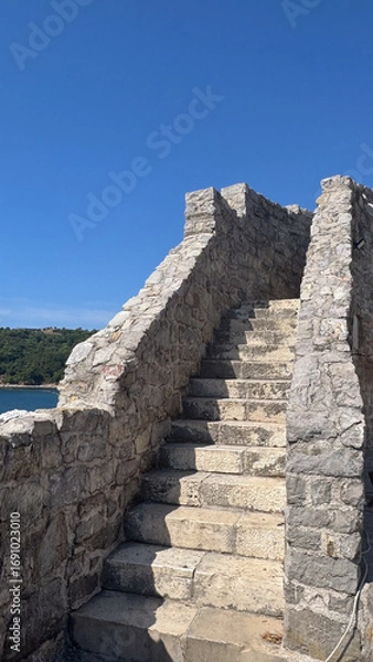 Fototapeta stone steps in an ancient fortress in a Mediterranean city