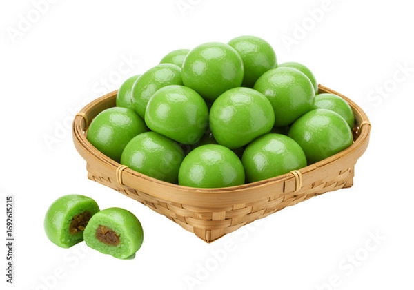 Obraz 透明背景に分離された木製バスケットに入った緑色の丸いデザートのクローズアップ写真