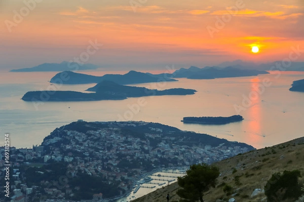 Fototapeta A view of Elafiti islands in the Adriatic sea next to Dubrovnik at sunset.
